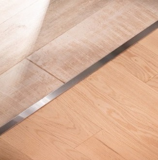 Perfil para desniveles en pisos de madera